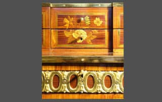 Bureau-estampille-Kemp-marqueterie-antiquaires