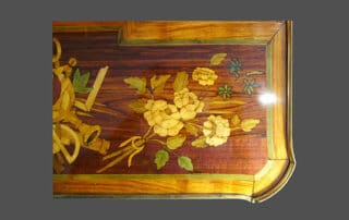 Bureau-estampille-Kemp-marqueterie-antiquaires