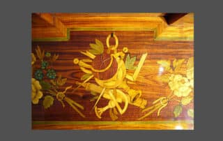 Bureau-estampille-Kemp-marqueterie-antiquaires