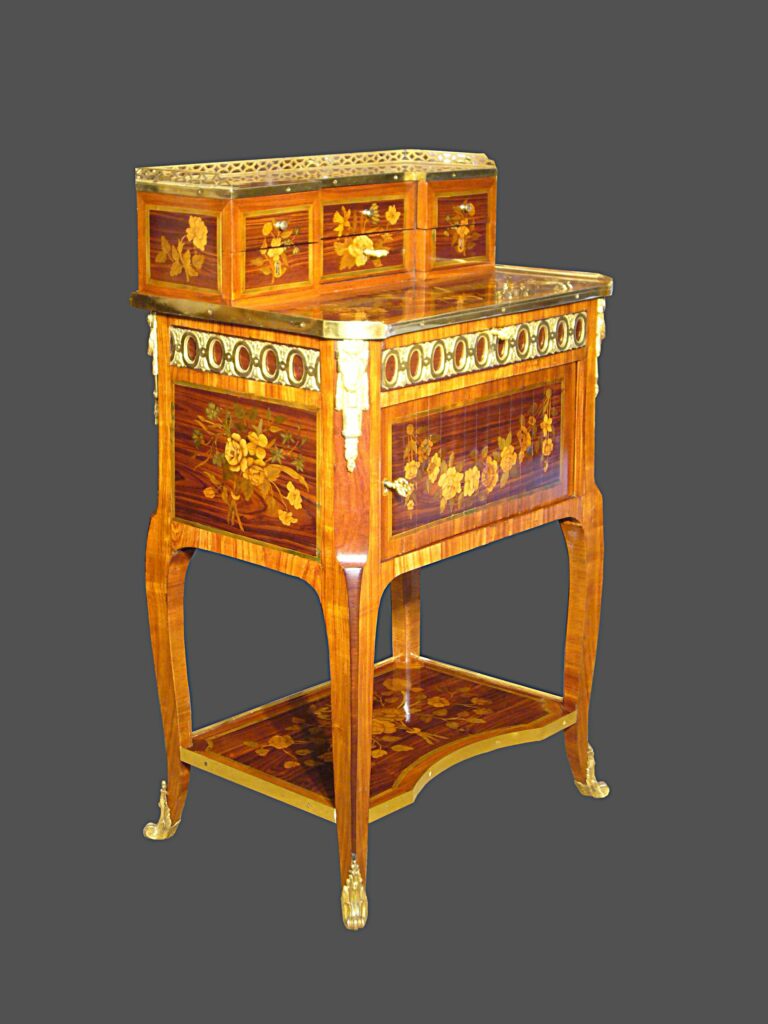 Bureau-estampille-Kemp-marqueterie-antiquaires